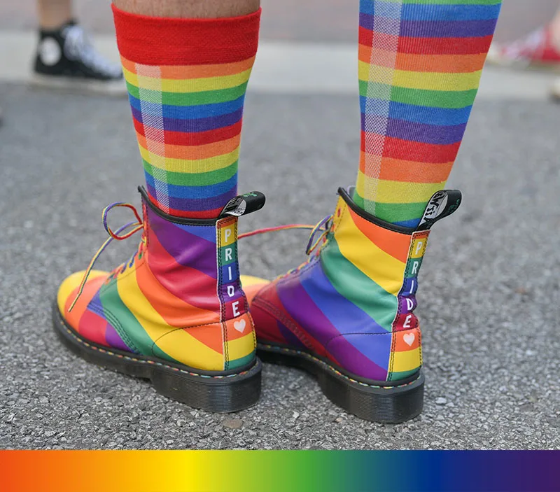 pride-boots-rainbow-border